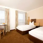 Ausbildungshotel St. Theresia 호텔 뮌헨