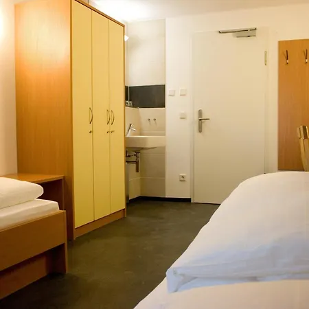 מלון Ausbildungshotel St. Theresia