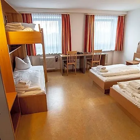 Ausbildungshotel St. Theresia 酒店 2*